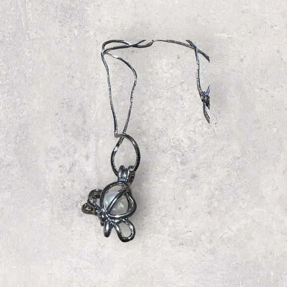 Silver 4 Leaf Shaped Cage Earrings and Pendant Necklace Set with White Pearls - Picture 5 of 5